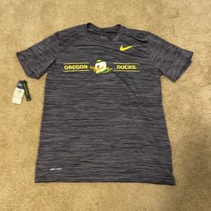 Men’s medium nike Oregon duck T shirt with tags
